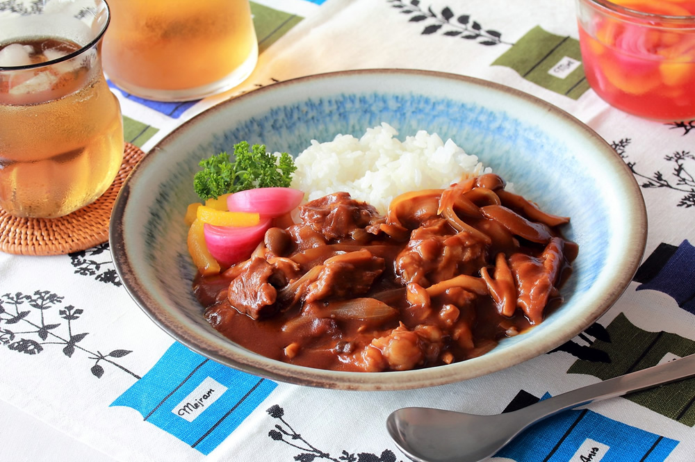 牛すじ肉のハヤシライス